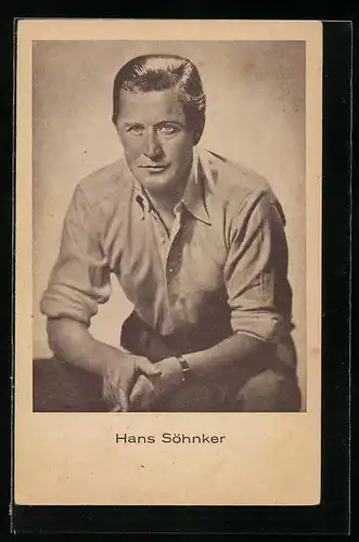 AK Schauspieler Hans Söhnker in einem Hemd mit einem sehr sanftem Lächeln