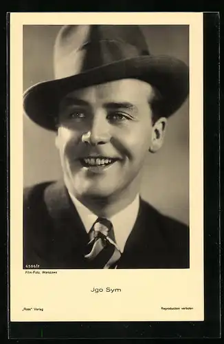AK Schauspieler Igo Sym mit einem charismatischen Lächeln und einem Hut