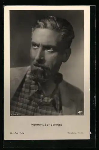 AK Schauspieler Albrecht Schoenhals raucht eine Pfeife