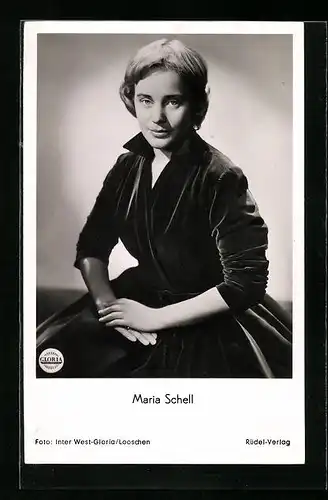 AK Schauspielerin Maria Schell in schwarzer Kleidung