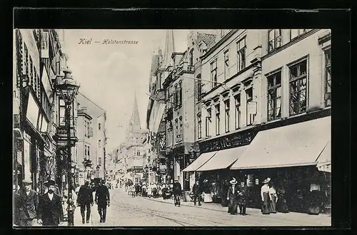 AK Kiel, Holstenstrasse mit Passanten