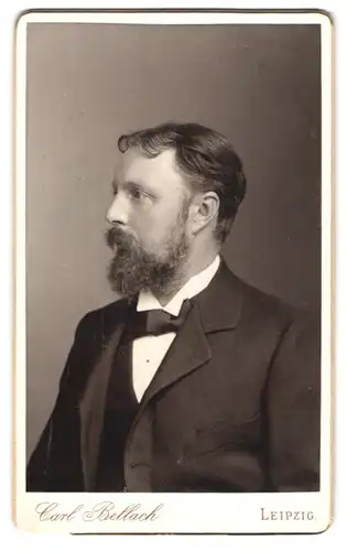 Fotografie Carl Bellach, Leipzig, Gellertstrasse 12 & 14, Bürgerlicher Mnn mit Vollbart im Seitenprofil