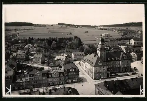 Fotografie Brück & Sohn Meissen, Ansicht Geyer i. Erzg., Blick in die Stadt mit Rathaus und Kirche