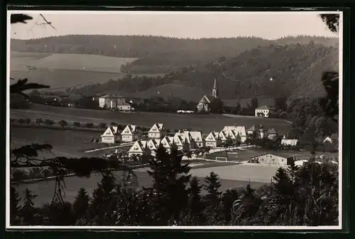 Fotografie Brück & Sohn Meissen, Ansicht Berggiesshübel, Blick auf den Ort mit Wohnhäuser Siedlung
