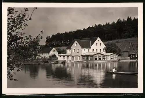 Fotografie Brück & Sohn Meissen, Ansicht Hetzdorf, Blick vom See auf die Pension Bad Sumpfmühle