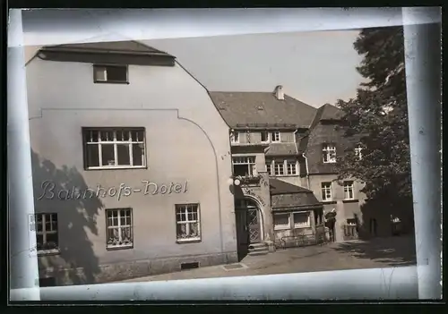 Fotografie Brück & Sohn Meissen, Ansicht Auerbach i. Erzg., Blick auf das Bahnhofshotel