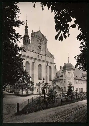 Fotografie Brück & Sohn Meissen, Ansicht Panschwitz-Kuckau, Strassenpartie am Kloster St. Marienstern