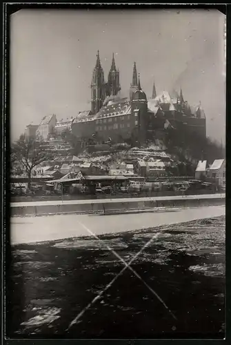 Fotografie Brück & Sohn Meissen, Ansicht Meissen i. Sa., Blick auf die verschneite Stadt im Winter