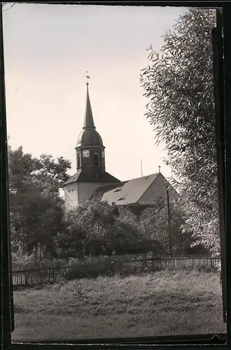 Fotografie Brück & Sohn Meissen, Ansicht Obermittelebersbach, Blick auf die Kirche