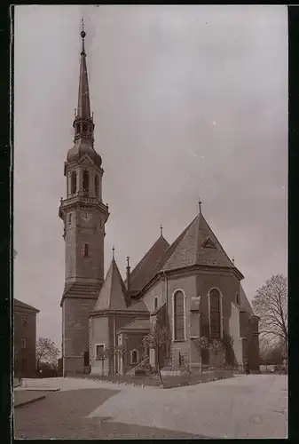 Fotografie Brück & Sohn Meissen, Ansicht Radeberg i. Sa., Blick auf die Evangelische Kirche