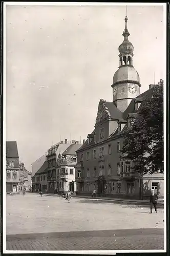 Fotografie Brück & Sohn Meissen, Ansicht Borna, Platz am Rathaus mit Stadthaus und Geschäften