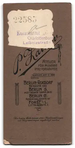 Fotografie P. Zallow, Berlin-Rixdorf, Bergstrasse 140, Junger Herr im Anzug mit Krawatte