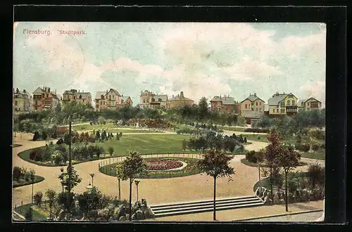 AK Flensburg, Stadtpark mit Blick auf Häuser