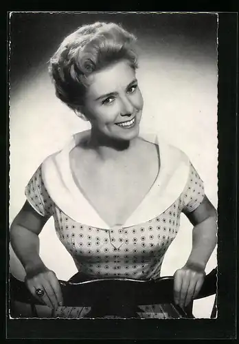 AK Schauspielerin Carty Granass in schwarzweiss fotografiert