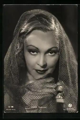 AK Schauspielerin Hilde Sessak mit Kopfbedeckung