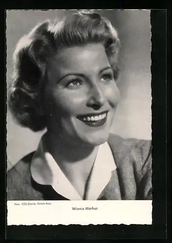 AK Schauspielerin Winnie Markus mit einem bezaubernden Lächeln