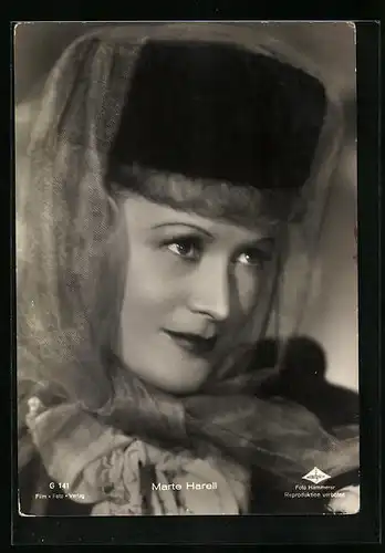 AK Schauspielerin Marte Harell mit einr Kopfbedeckung