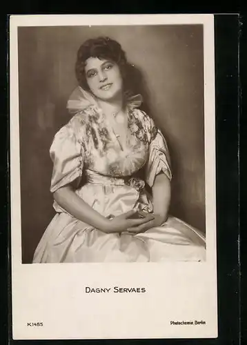 AK Schauspielerin Dagny Servaes in einem schönen Kleid