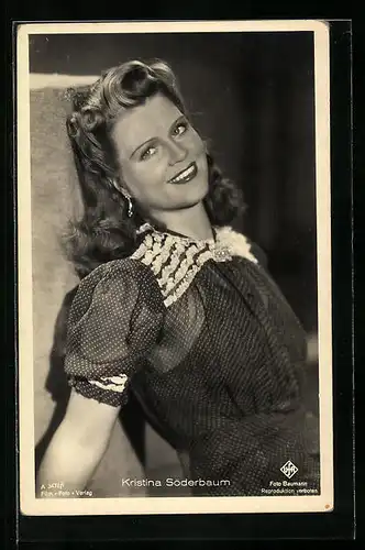 AK Schauspielerin Kristina Söderbaum mit Lippenstift