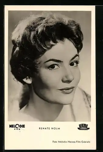 AK Schauspielerin Renate Holm mit einem leichten Lächeln in die Kamera