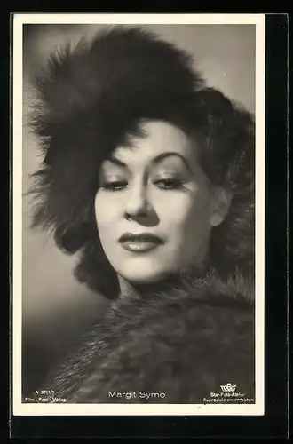 AK Schauspielerin Margit Symo im Pelzmantel