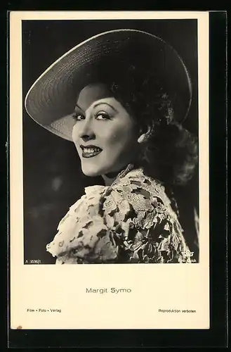 AK Schauspielerin Margit Symo mit Lippenstift