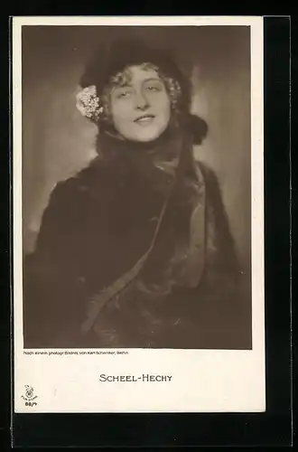 AK Schauspielerin Scheel Hechy in schwarzer Kleidung