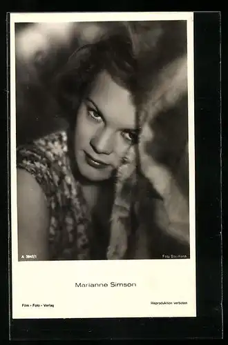 AK Schauspielerin Marianne Simson mit einem geheimnisvollen Blick