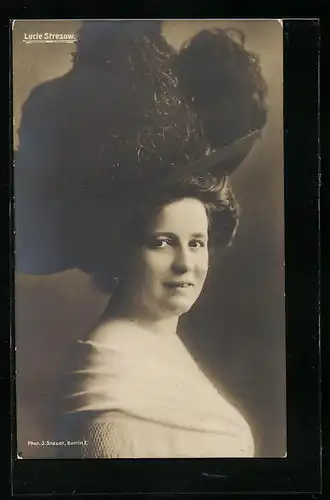 AK Schauspielerin Lucie Stresow mit einem riesigen Hut