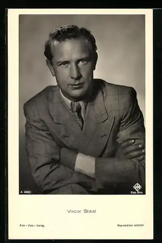AK Schauspieler Viktor Staal mit Frontalblick in die Kamera