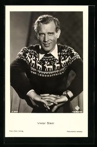 AK Schauspieler Viktor Staal in weihnachtlicher Kleidung