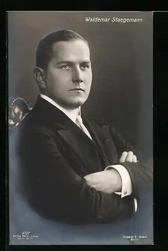 AK Schauspieler Waldemar Stägemann mit stolzem Blick