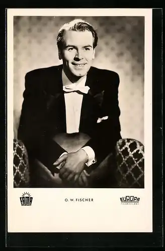 AK Schauspieler O. W. Fischer mit einem sympathischen Lächeln