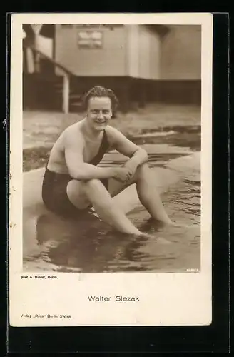 AK Schauspieler Walter Slezak lächelnd am Wasser
