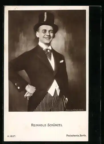 AK Schauspieler Rheinhold Schünzel in aufrechter Haltung