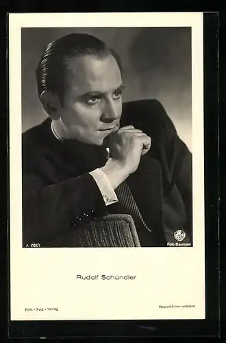 AK Schauspieler Rudolf Schündler mit der Faust vor dem Gesicht