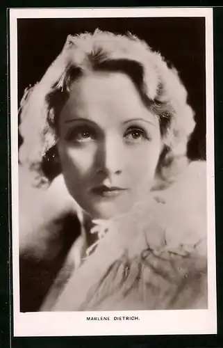 AK Schauspielerin Marlene Dietrich mit vorwurfsvollem Gesichtsausdruck