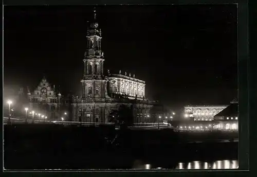 Fotografie Brück & Sohn Meissen, Ansicht Dresden, Blick auf Hofkirche, Zwinger, Italienisches Dörfchen bei Nacht