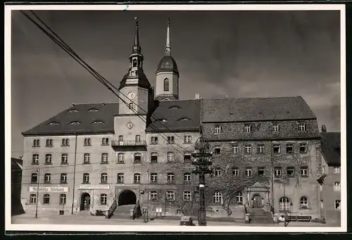 Fotografie Brück & Sohn Meissen, Ansicht Rosswein, Blick auf das Rathaus mit Städtischer Bücherei