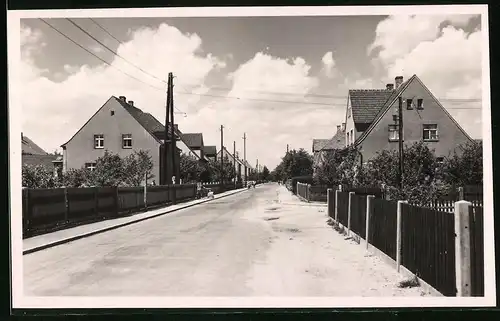 Fotografie Brück & Sohn Meissen, Ansicht Gröditz, Blick in die Windmühlenstrasse mit Wohnhäusern