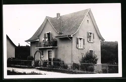 Foto-AK Reuss-Gebenstorf, Strassenpartie mit Wohnhaus