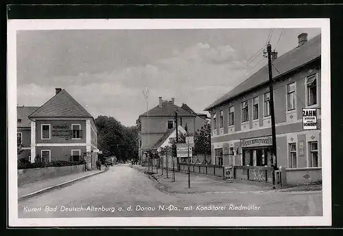 AK Bad Deutsch-Altenburg a. d. Donau /N.-Do., Strassenpartie mit Konditorei Riedmüller