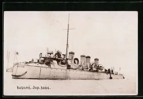 AK Japanisches Kriegsschiff Kasumi auf dem Wasser