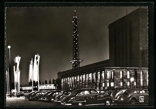 AK Berlin, Funkturm und Ausstellungshallen bei Nacht