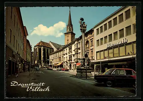 AK Villach, Strassenpartie mit Blick zur Kirche