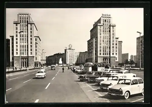 AK Berlin, Karl-Marx-Allee mit Autos