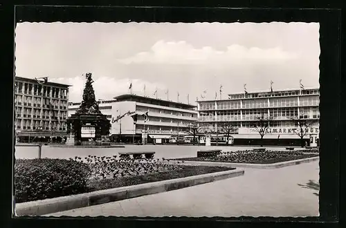 AK Mannheim, Paradeplatz mit Kaufhaus Hansa, Denkmal und Strassenbahn