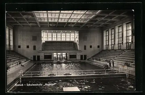 AK Rostock, Schwimmhalle Neptun, Innenansicht