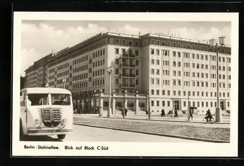 AK Berlin, Blick auf Block C-Süd an der Stalinallee
