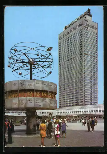 AK Berlin, Alexanderplatz mit Weltzeituhr und Hotel